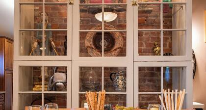 Bluegrass Bourbon Inn, historic home, downtown, close to all!! Luxury linens