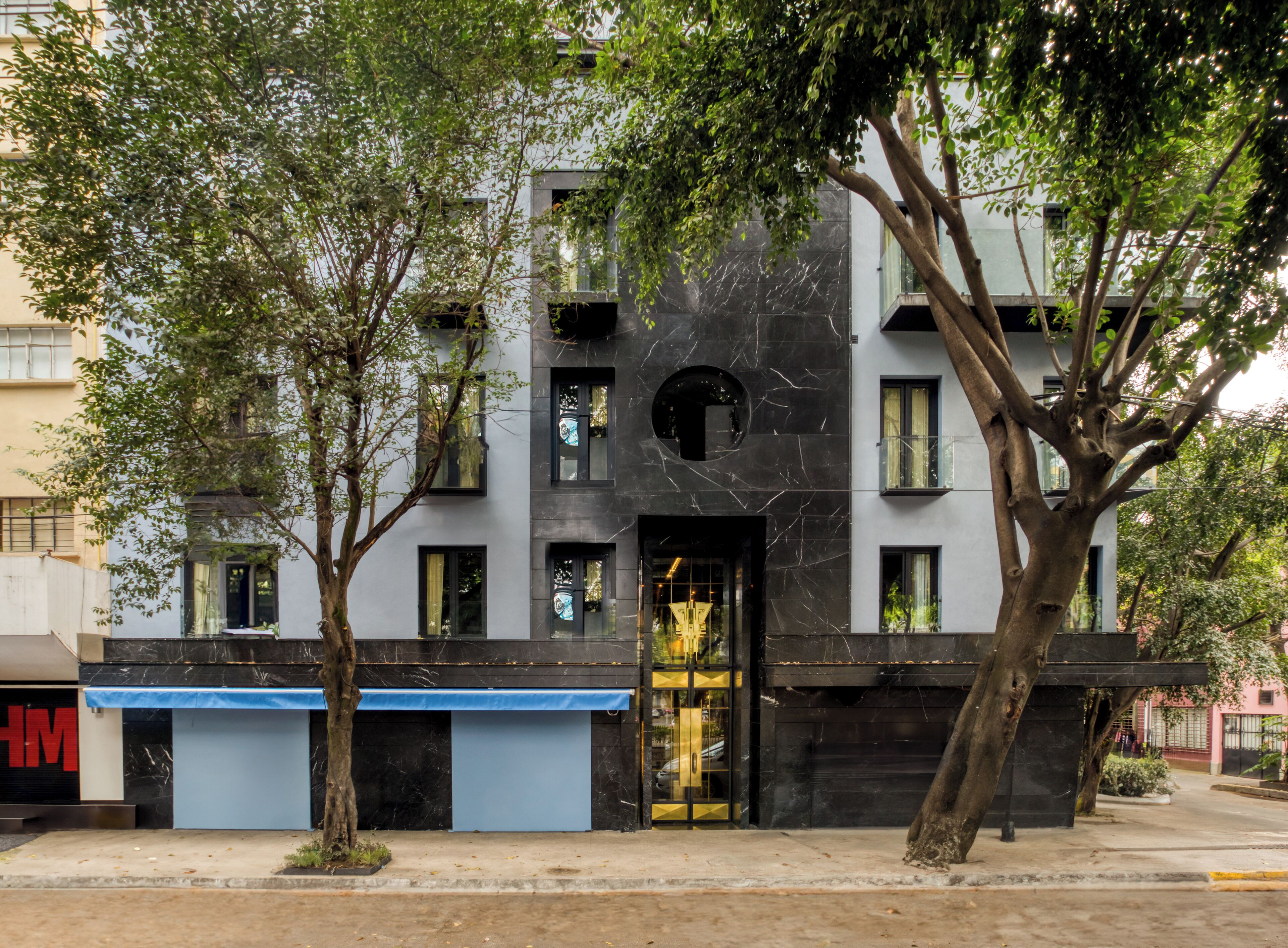 Mặt tiền nơi lưu trú