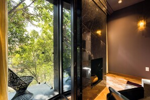 Suite Confort, balcón, vistas a la ciudad | Balcón