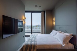1 bedroom, iron/ironing board, WiFi, bed sheets - Panoramic Penthouse Apartment in Battersea (London)