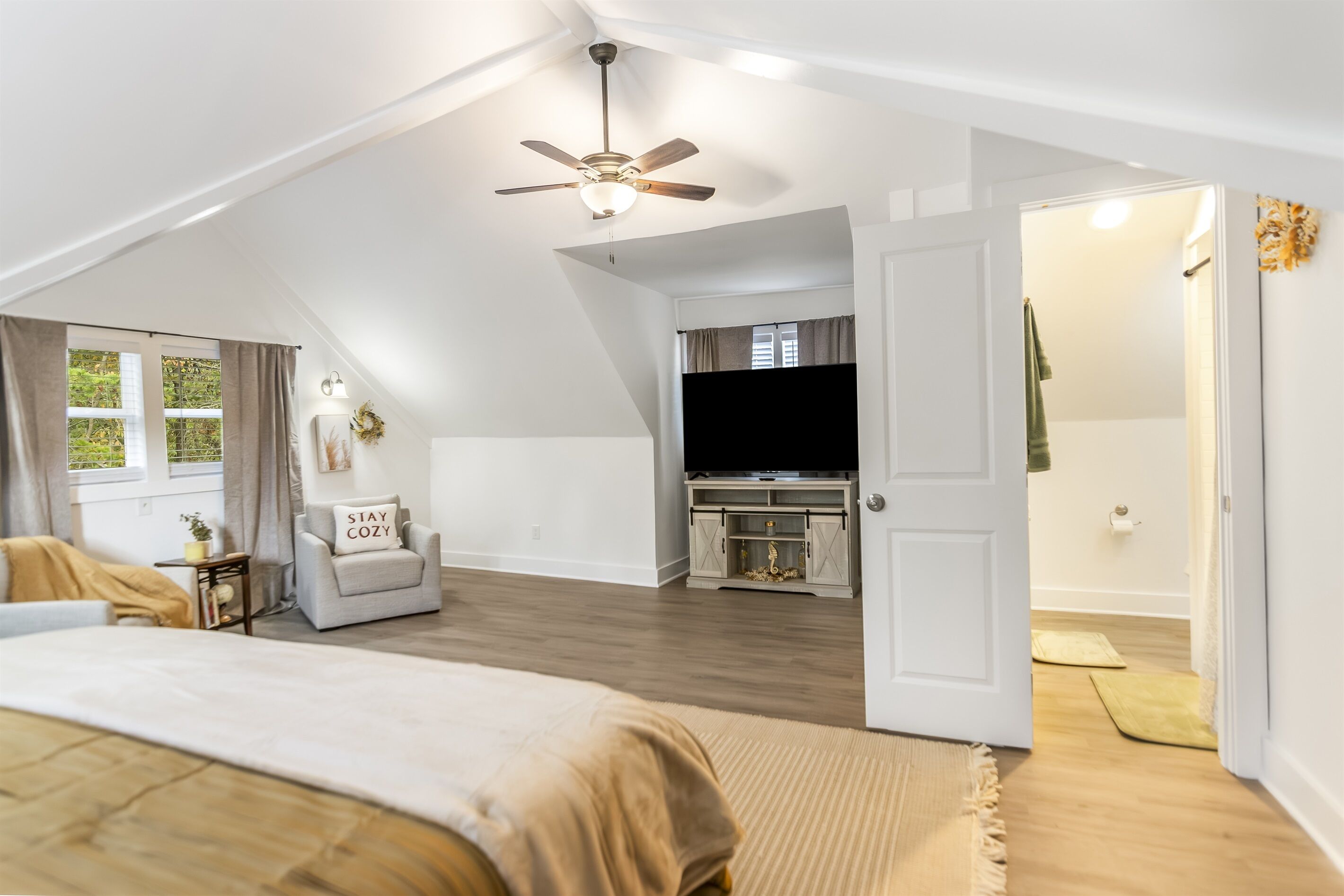 4 habitaciones, tabla de planchar con plancha y wifi gratis 