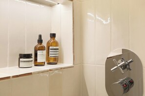 Apartment | Bathroom - Superbe Apartment Saint Germain des Pres (Paris)