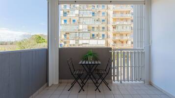 Chambre Triple, balcon | Balcon