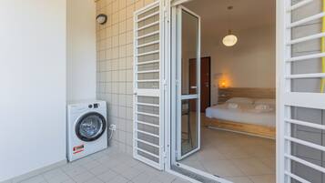 Driepersoonskamer, balkon | Balkon