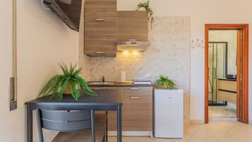 Dreibettzimmer, Balkon | Essbereich im Zimmer