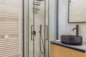 Dreibettzimmer, Balkon | Badezimmer | Bidet