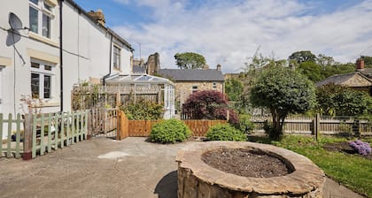 Cosy Cottage in Historic Town - Family friendly, stylish and comfortable