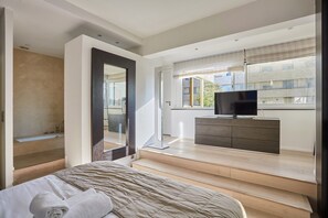 Apartment | 3 bedrooms, laptop workspace, iron/ironing board, bed sheets - Amazing Penthousse Foch/arc de Triomphe/ Trocadero (Paris)