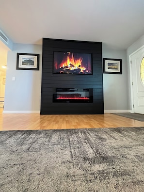 Interior - NEW, Clean, Cozy. GREAT PRICE! (Tempe)