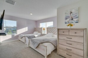 5 bedrooms, iron/ironing board, WiFi, bed sheets