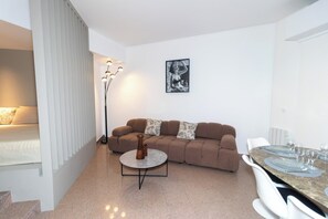 Interior - Superb Parisian Apartment / Pere Lachaise (Paris)