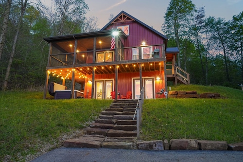 Cardinal's Nest | Hocking Hills, 32 Acre Retreat