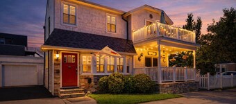 Private 2 Home Haven: 3 blks to Beach, Fenced Yard
