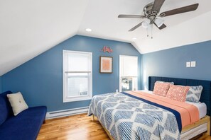 5 Schlafzimmer, Schreibtisch, Bügeleisen/Bügelbrett, Reisekinderbett