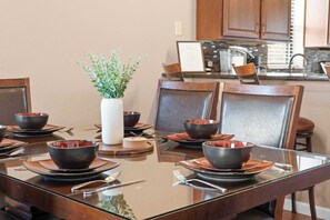 Appart'hôtel, plusieurs lits, cheminée (Branson Blessing) | Restauration