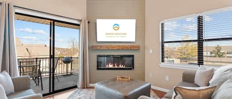 Apartment, Mehrere Betten, Kamin (Branson Blessing) | Wohnbereich