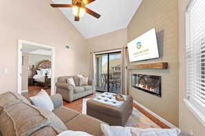 Condo, varias camas, chimenea (Branson Blessing)