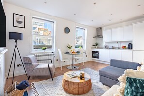Unclassified image, 4 of 18, button - Fitzrovia Balcony Near Oxford Circus (London)