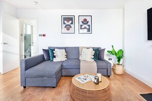 Living area - Fitzrovia Balcony Near Oxford Circus (London)