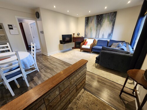 Cozy 3BR Apartement, 15m Downtown, 10m Airport, Quiet neighborhood Very walkable