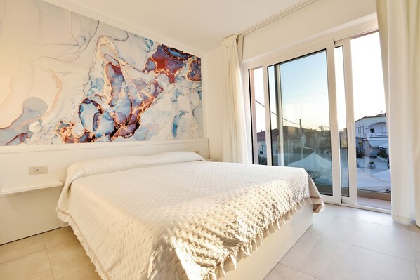 1 bedroom, in-room safe, desk, travel crib