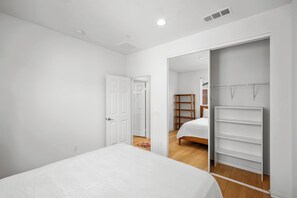 3 bedrooms, desk, iron/ironing board, WiFi - Turnkey Luxury in a Stunning New Build 3 Bedroom Home (Spring Valley)