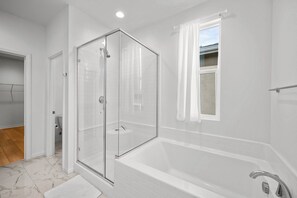 Hair dryer, towels, soap, toilet paper - Turnkey Luxury in a Stunning New Build 3 Bedroom Home (Spring Valley)