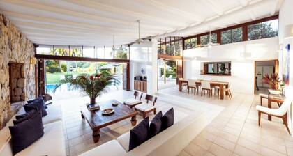 Yeguas V43 by Wynwood House