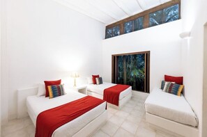 Luxury House | 4 bedrooms, iron/ironing board