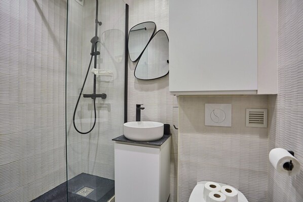 Apartment | Bathroom