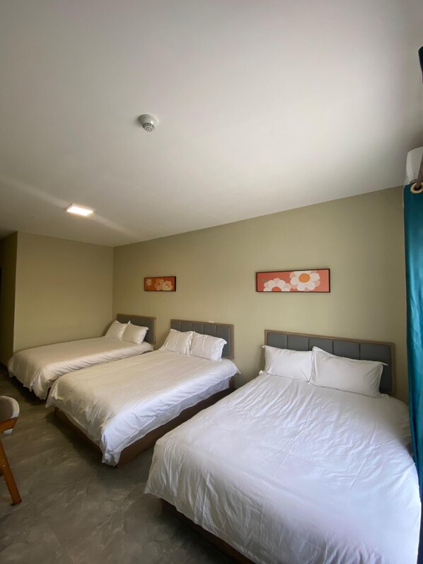 Deluxe-Dreibettzimmer, Balkon, Stadtblick