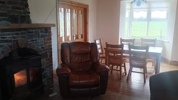 Room, 1 Bedroom, Garden View | Living room
