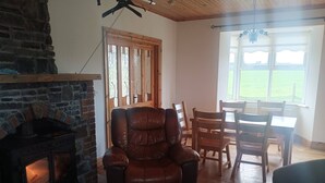 Room, 1 Bedroom, Garden View | Living room - Room-room 2 , Williamstown, Ireland (Williamstown)