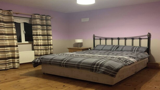 Room - Room-room 2 , Williamstown, Ireland (Williamstown)