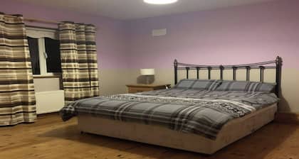 Room-room 2 , Williamstown, Ireland