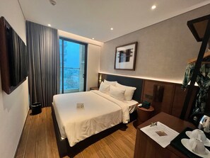 Deluxe Double Room, Ocean View | Desk, laptop workspace, blackout drapes, free WiFi