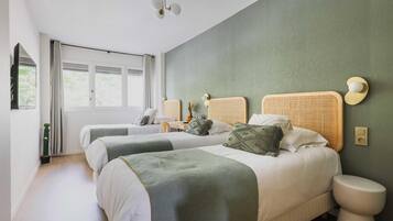 Apartment | 1 bedroom, laptop workspace, iron/ironing board, bed sheets