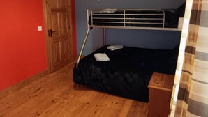 Room, 1 Bedroom, Patio, Garden View | 1 bedroom - Room-room 3 Williamstown, Ireland (Williamstown)