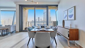 Apartemen Deluks | Makan di kamar