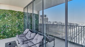 Apartment, 4 Bedrooms | Balcony - bnbme | Harbour Gate T2 | 3 + Maids (Dubai)