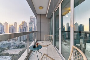 Estúdio premium, 1 cama King, vista para a cidade | Sacada