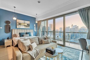 프리미엄 스튜디오, 킹사이즈침대 1개, 시내 전망 | 객실 내 금고, 책상, 노트북 작업 공간, 암막 커튼