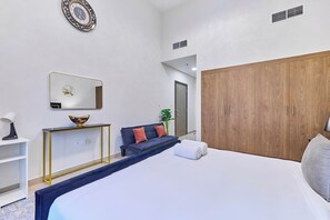 Premium-Apartment, 1 King-Bett (117) | Zimmersafe, Schreibtisch, laptopgeeigneter Arbeitsplatz