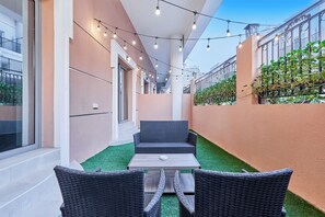 Premium Apartment, 1 King Bed | Terrace/patio