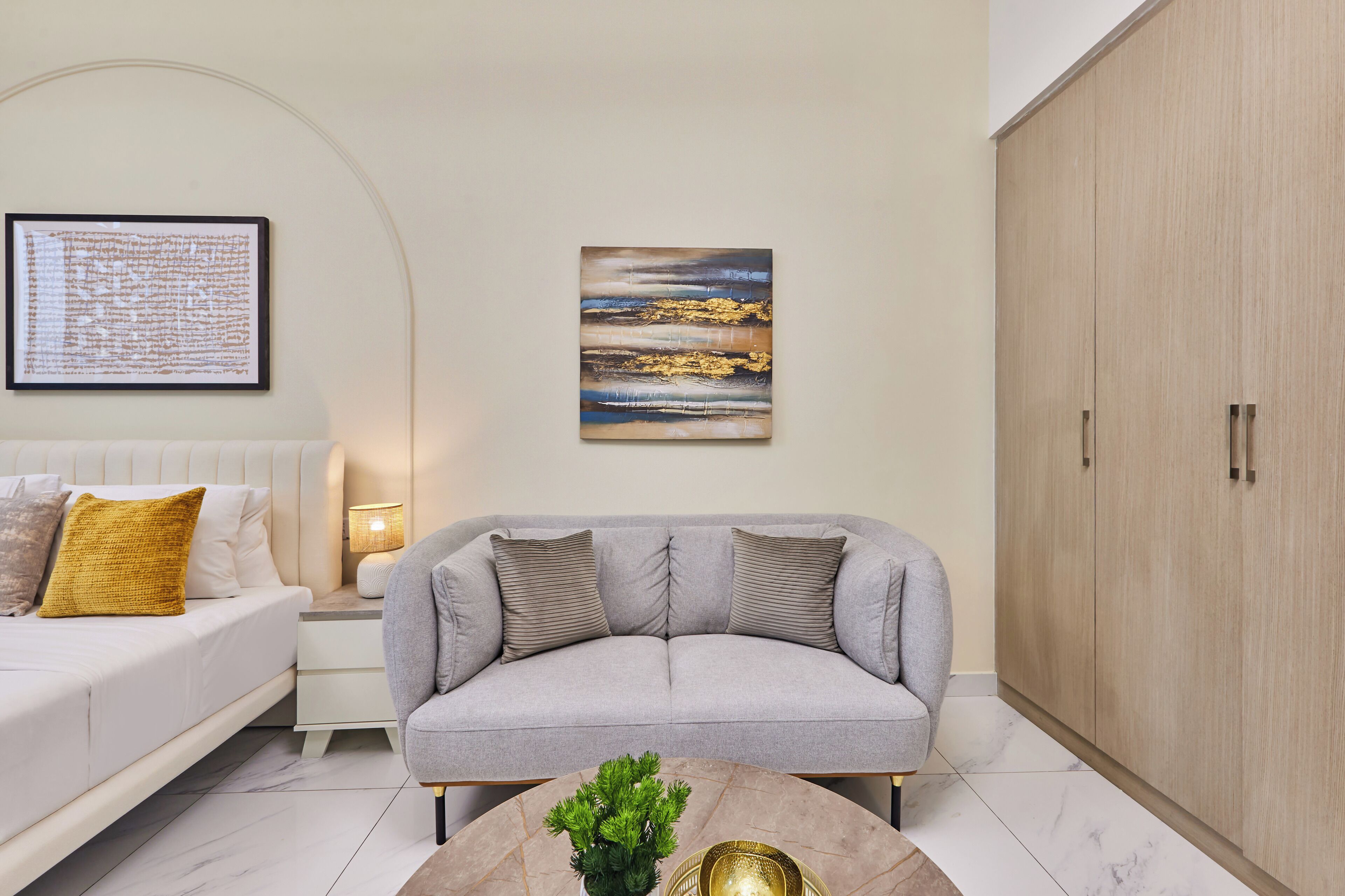 Premium Studio, 1 King Bed | Premium bedding, in-room safe, iron/ironing board, WiFi (free)