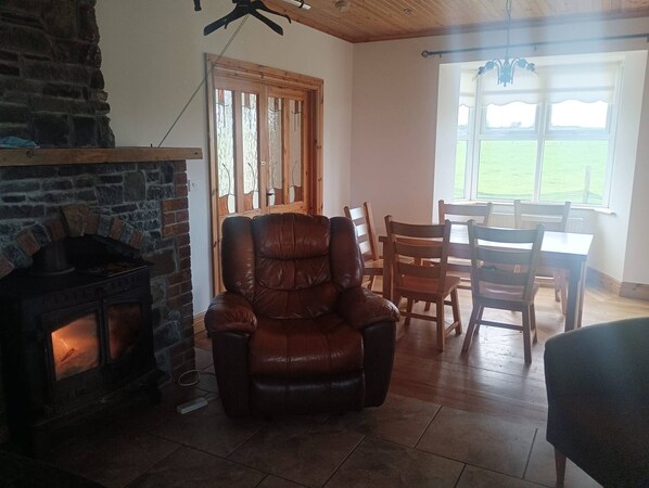 Room, 1 Bedroom | Living room - Room-room 4, Williamstown, Ireland (Williamstown)