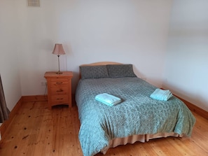 Room, 1 Bedroom | 1 bedroom - Room-room 4, Williamstown, Ireland (Williamstown)