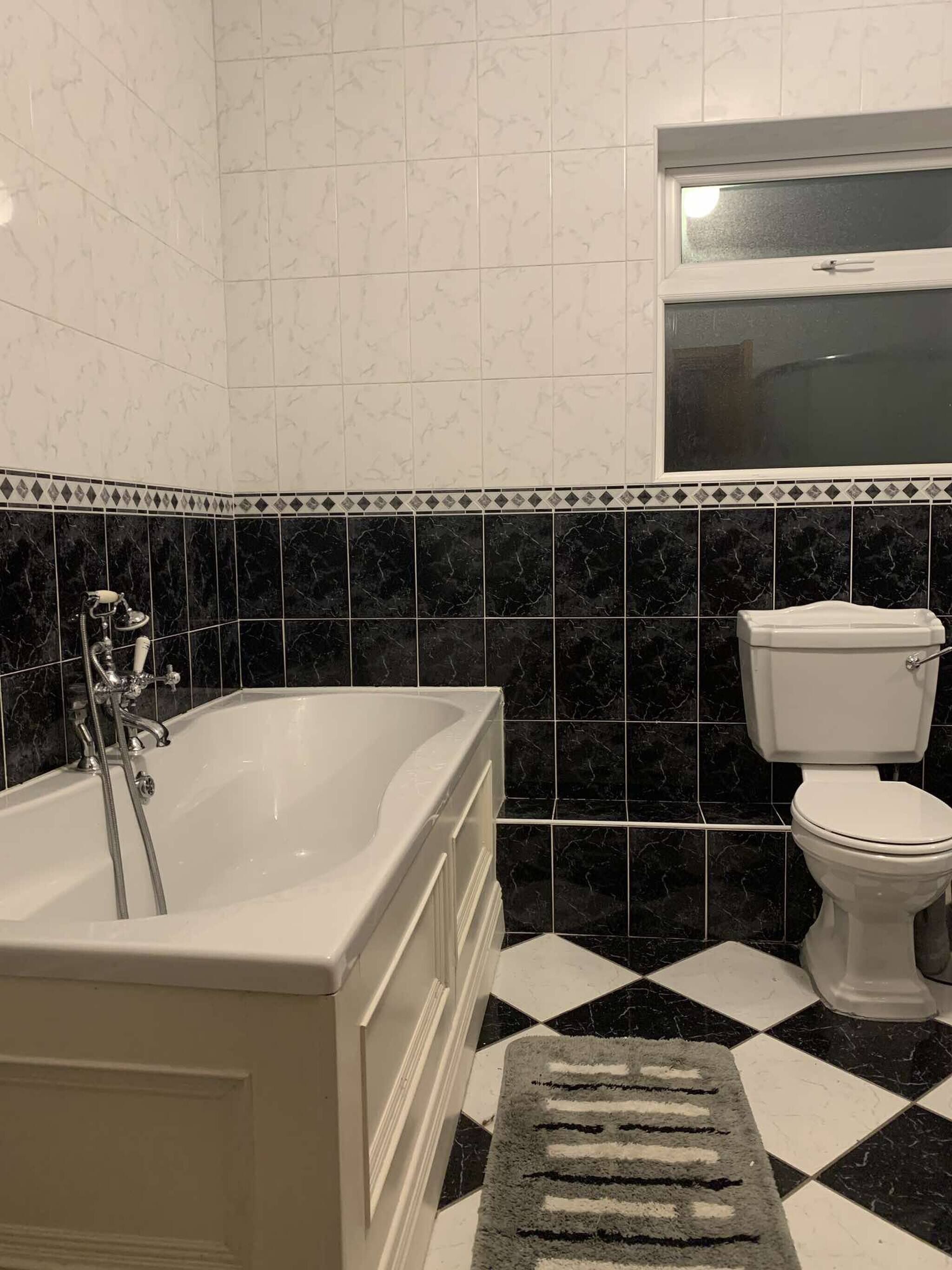 Room, 1 Bedroom | Bathroom
