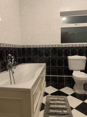 Room, 1 Bedroom | Bathroom - Room-room 4, Williamstown, Ireland (Williamstown)