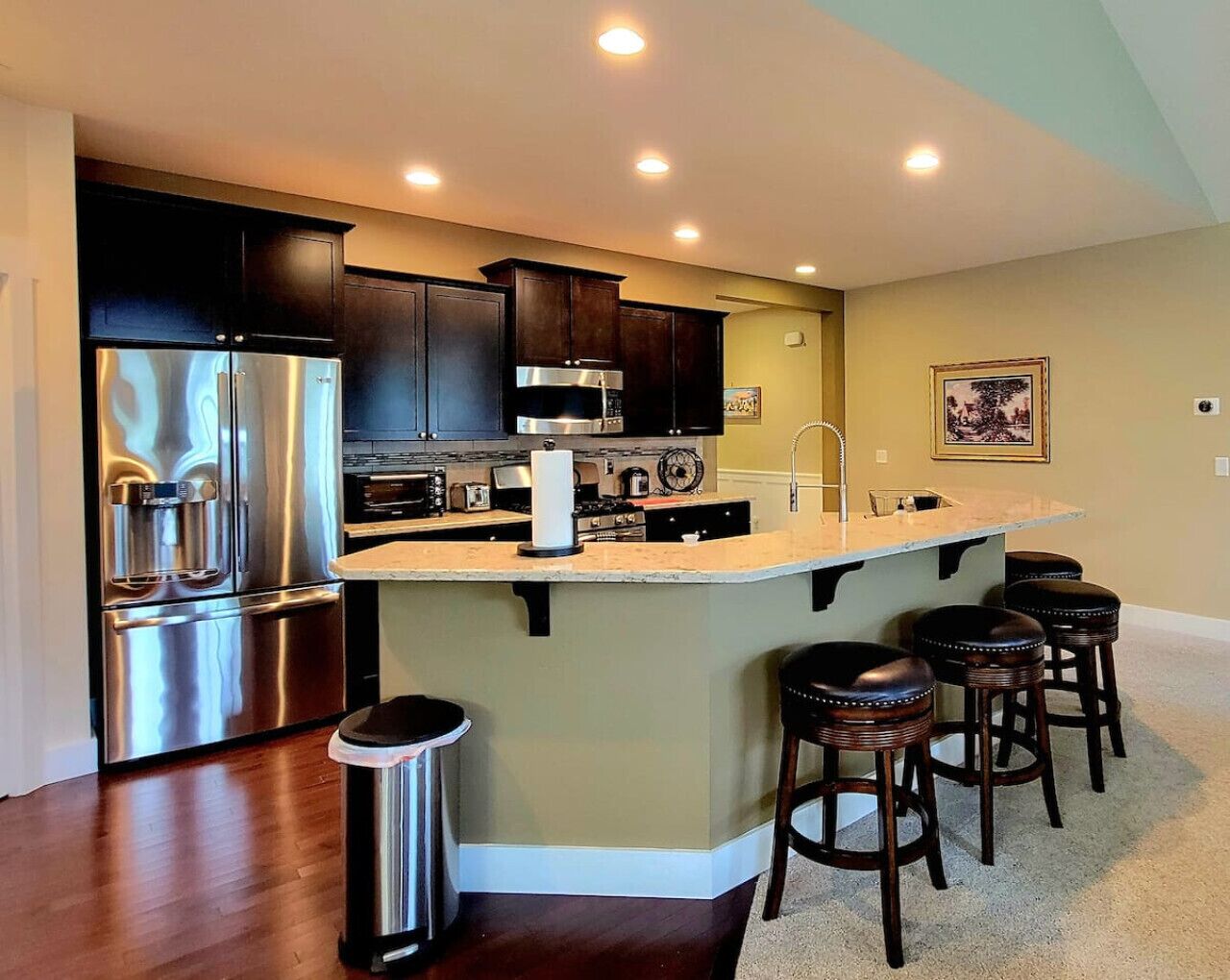 冰箱、微波炉、烤箱、炉灶